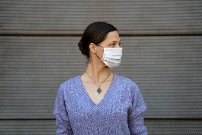7 soļi pareizai vienreizlietojamās sejas maskas nēsāšanai
